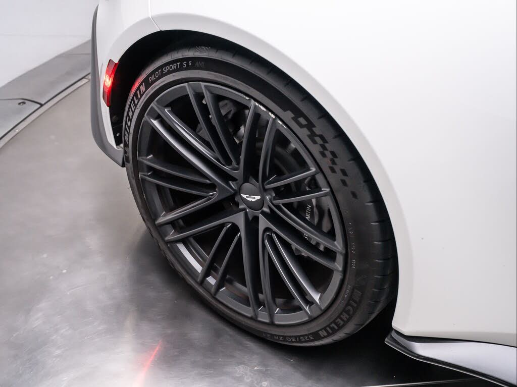 2025 Aston Martin Vantage Coupe RWD photo 8