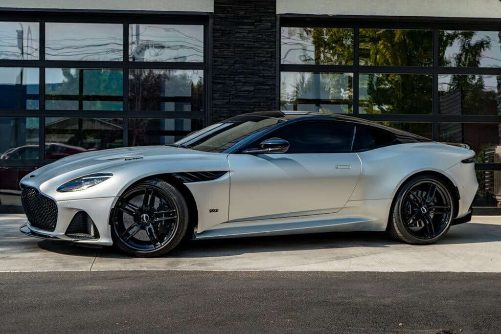 2020 Aston Martin DBS Superleggera Coupe RWD photo 2