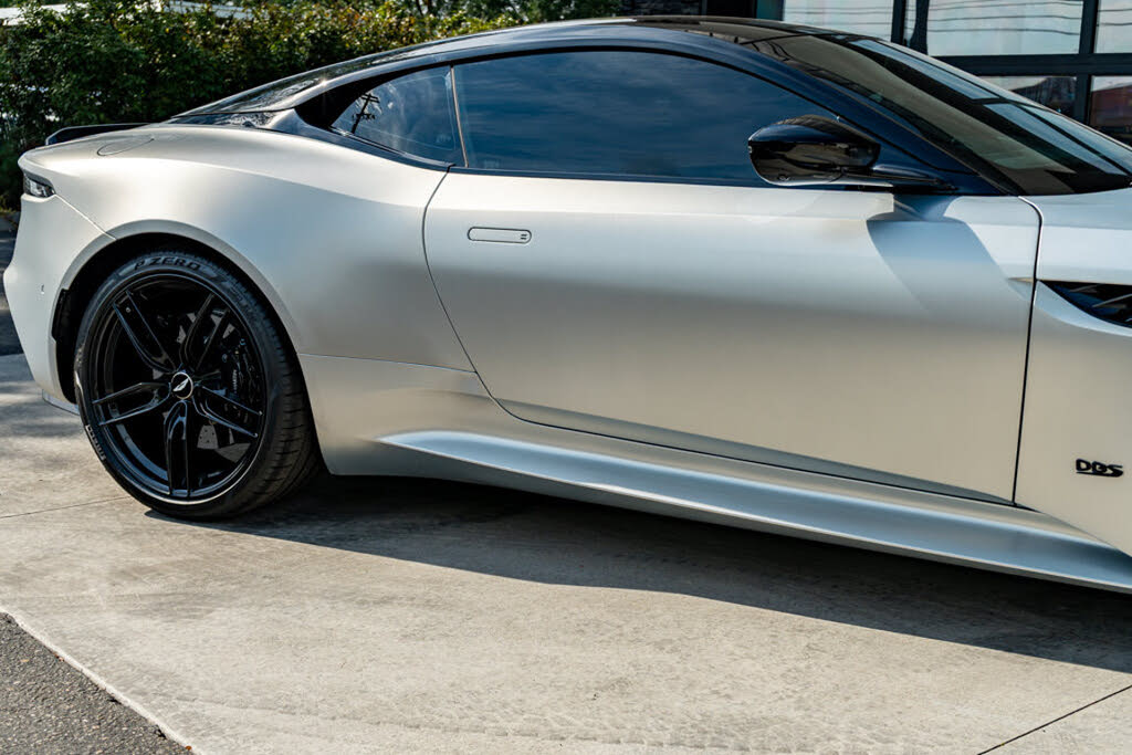 2020 Aston Martin DBS Superleggera Coupe RWD photo 16