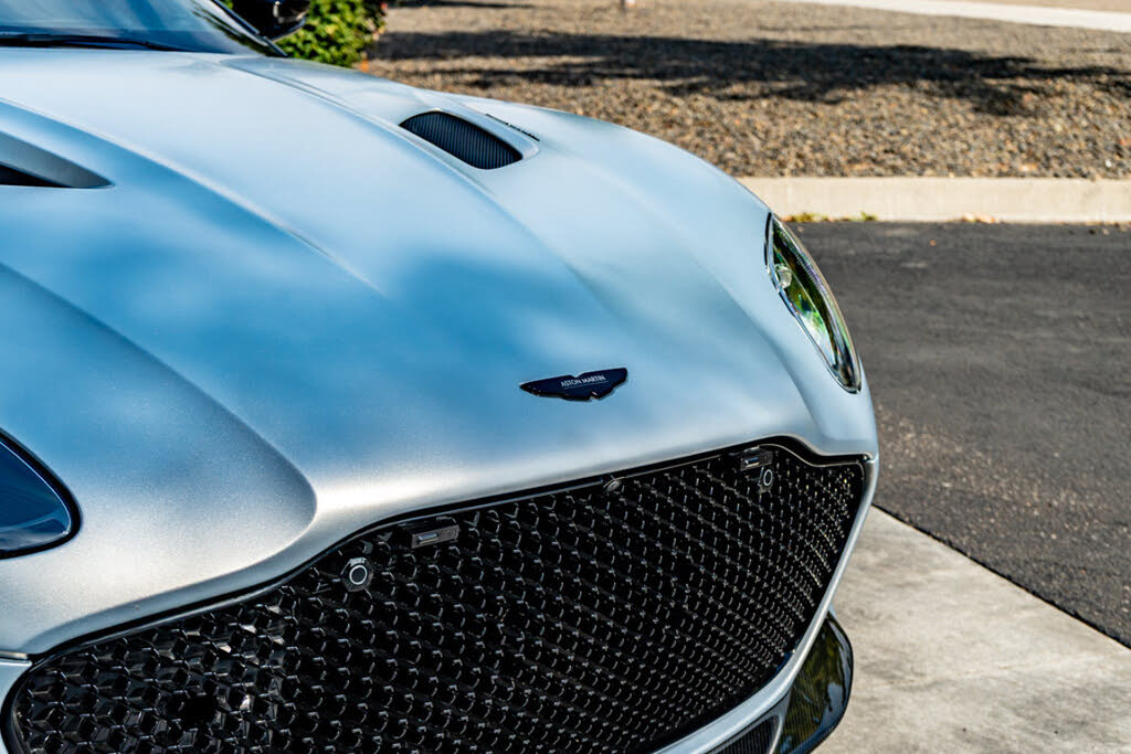 2020 Aston Martin DBS Superleggera Coupe RWD photo 6