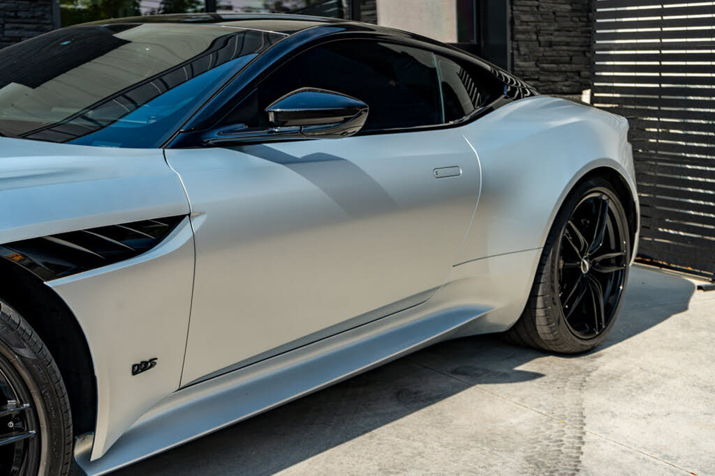 2020 Aston Martin DBS Superleggera Coupe RWD photo 8