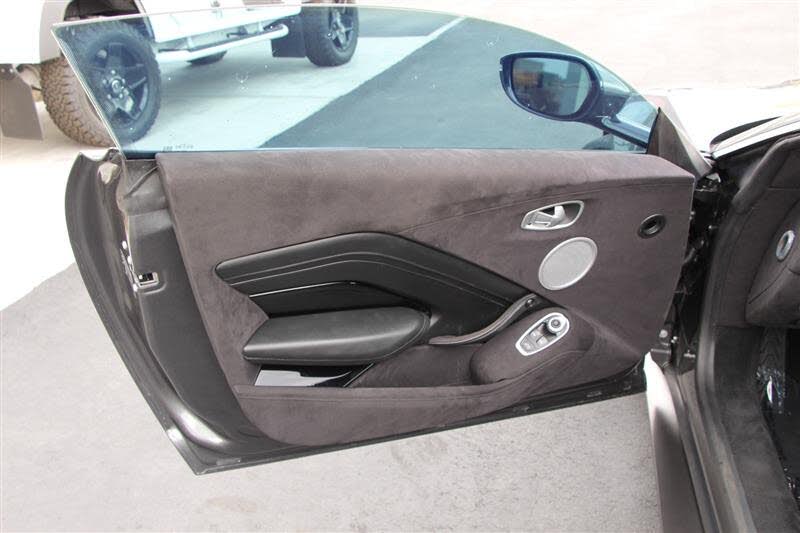 2019 Aston Martin Vantage RWD photo 19