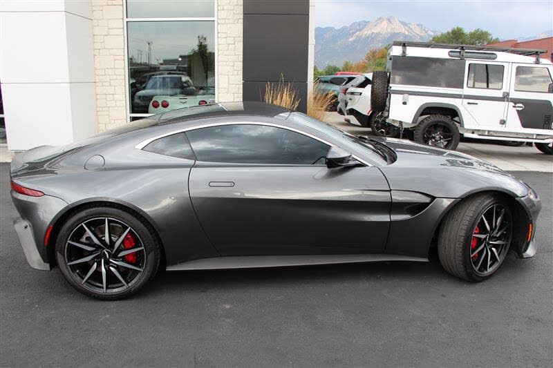 2019 Aston Martin Vantage RWD photo 10