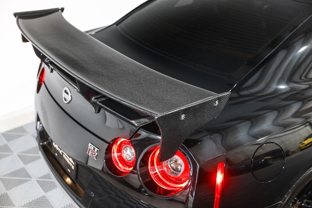 2017 Nissan GT-R Premium photo 12