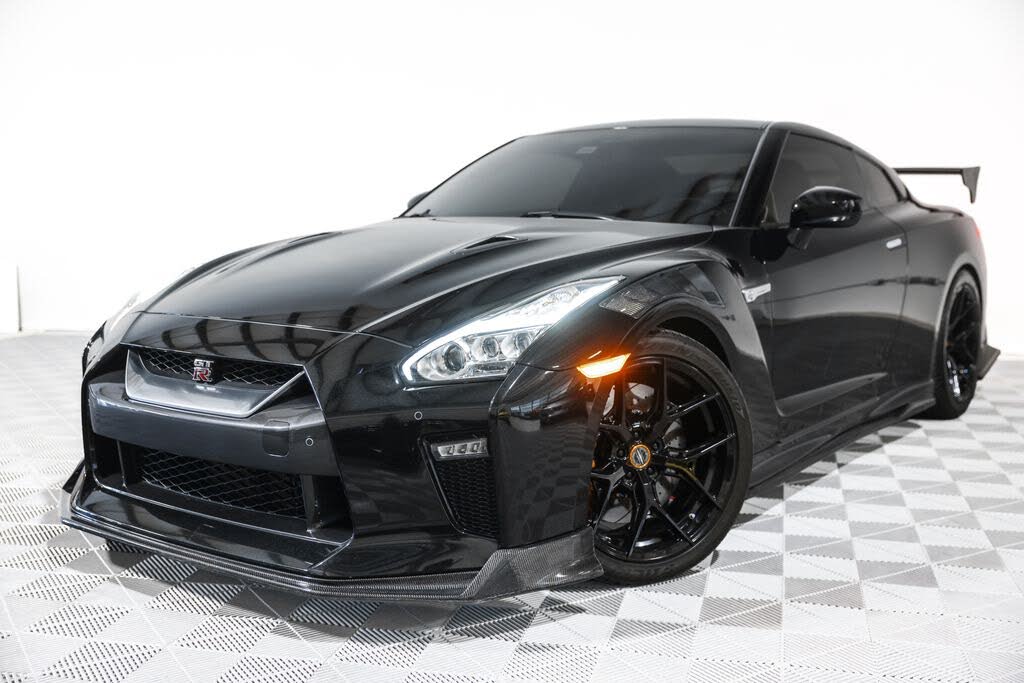 2017 Nissan GT-R Premium photo 13
