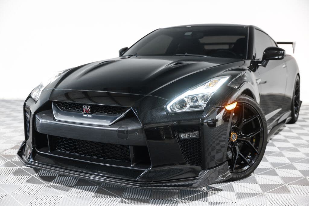 2017 Nissan GT-R Premium photo 14