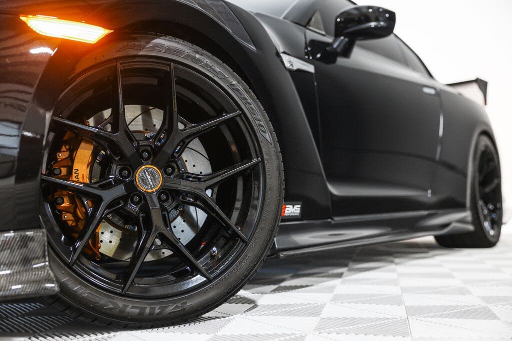 2017 Nissan GT-R Premium photo 15