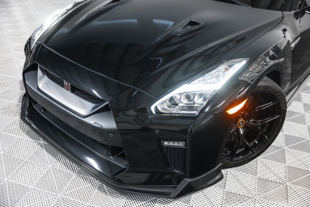 2017 Nissan GT-R Premium photo 16