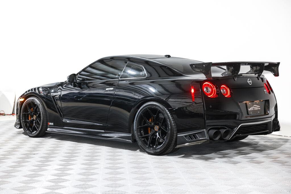 2017 Nissan GT-R Premium photo 20
