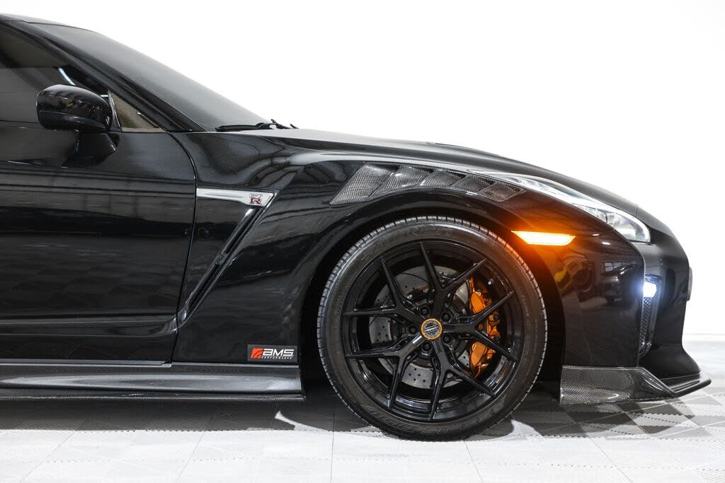 2017 Nissan GT-R Premium photo 3