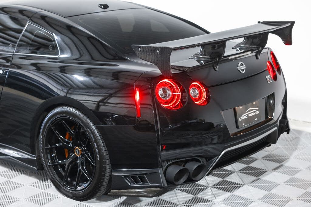 2017 Nissan GT-R Premium photo 21
