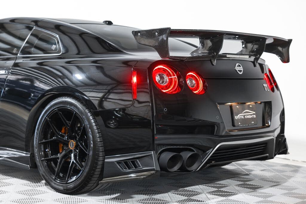 2017 Nissan GT-R Premium photo 22