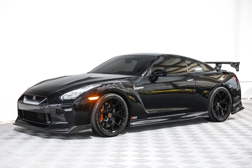 2017 Nissan GT-R Premium photo 23