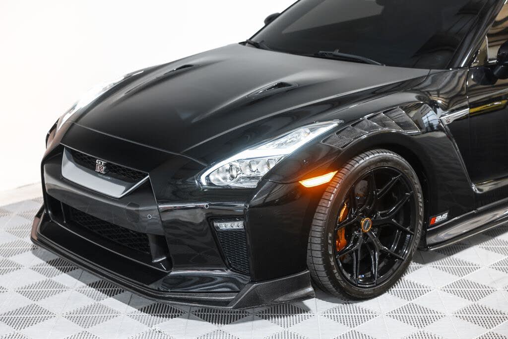 2017 Nissan GT-R Premium photo 24