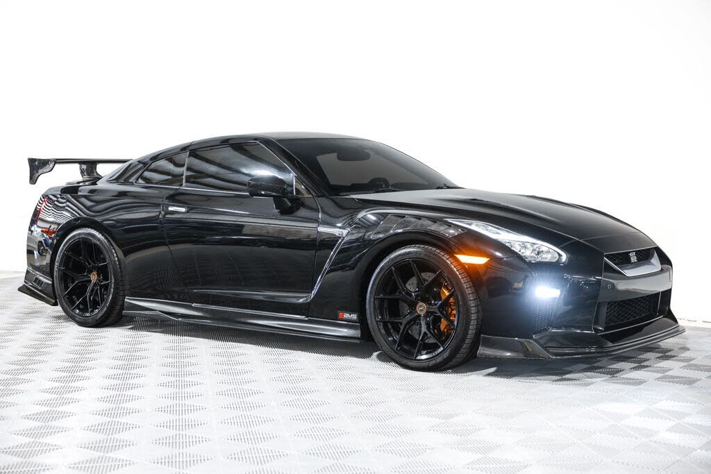 2017 Nissan GT-R Premium photo 4