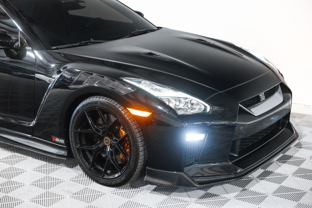 2017 Nissan GT-R Premium photo 5