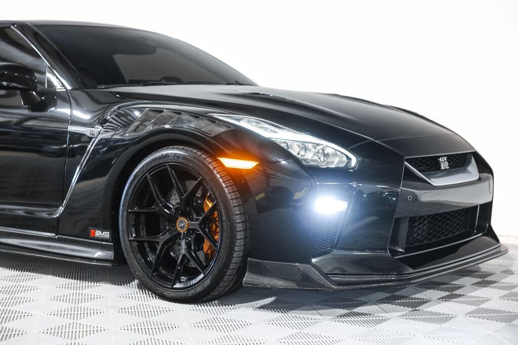 2017 Nissan GT-R Premium photo 6