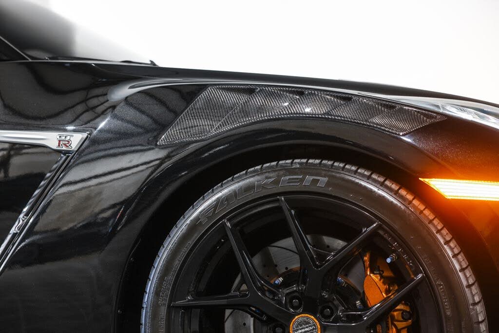 2017 Nissan GT-R Premium photo 7