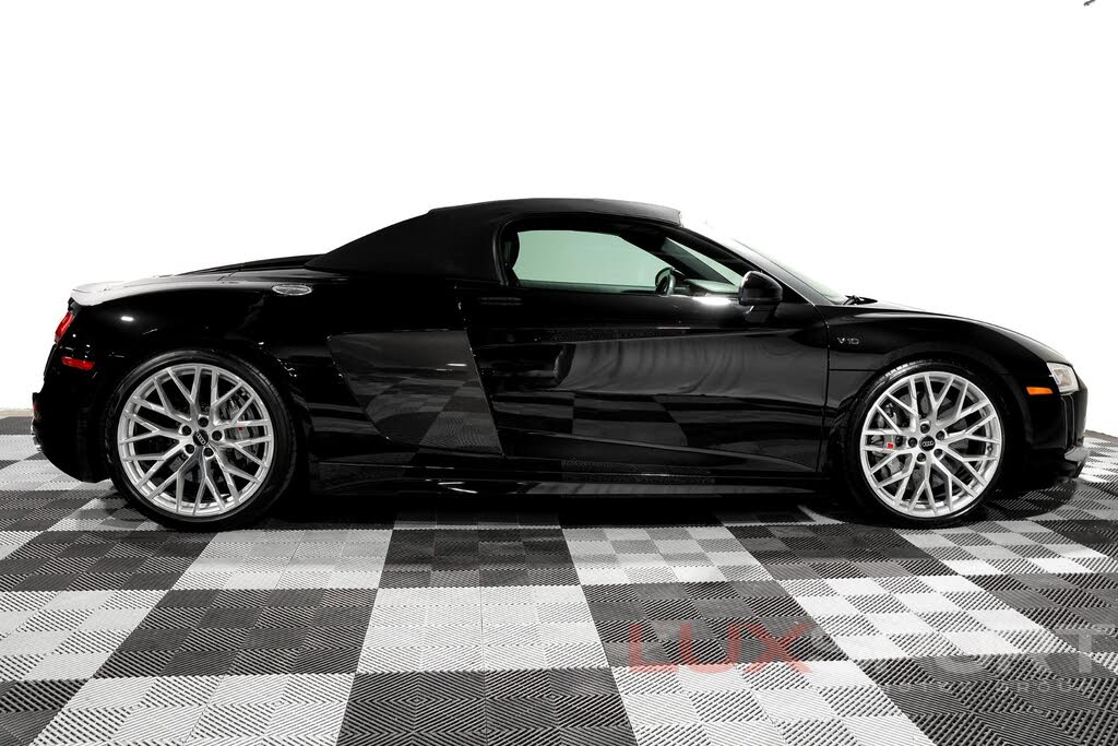 2017 Audi R8 quattro V10 Spyder AWD photo 8 of 24