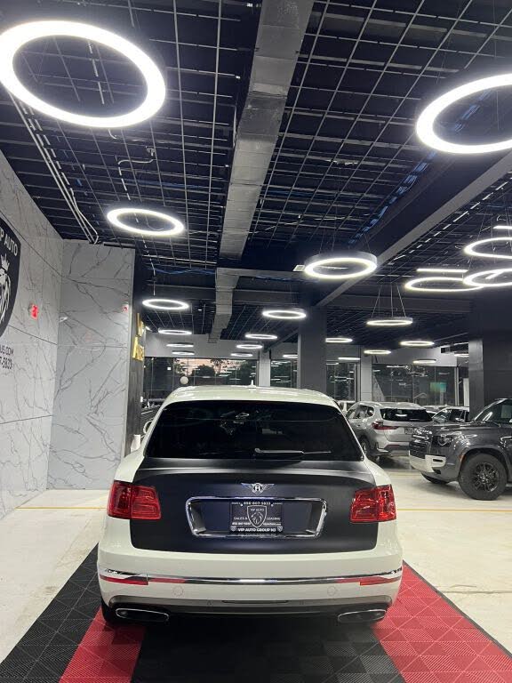 2018 Bentley Bentayga W12 Signature Edition AWD photo 11 of 24