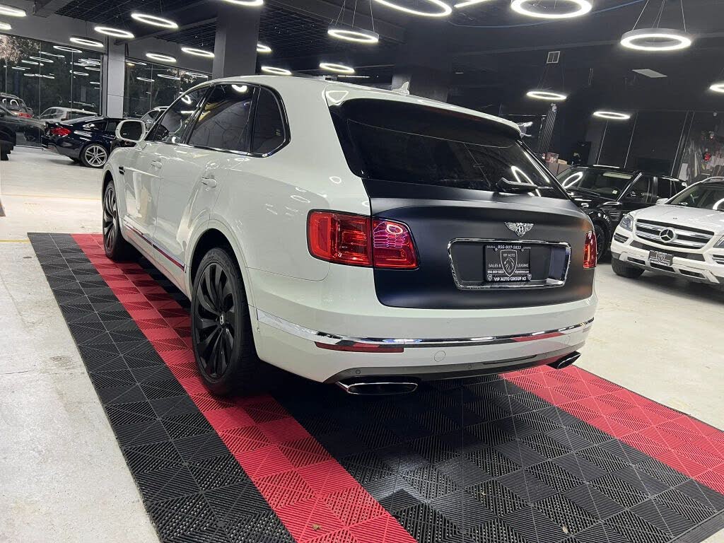 2018 Bentley Bentayga W12 Signature Edition AWD photo 12 of 24