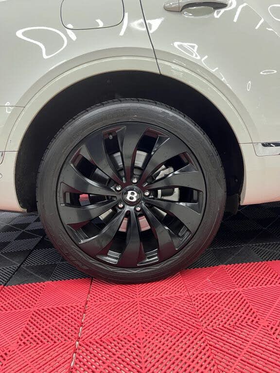 2018 Bentley Bentayga W12 Signature Edition AWD photo 14 of 24