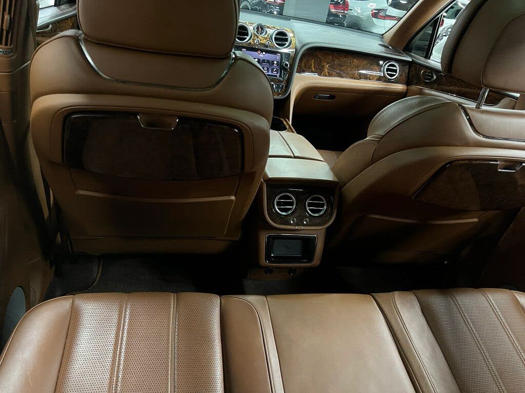 2018 Bentley Bentayga W12 Signature Edition AWD photo 19 of 24