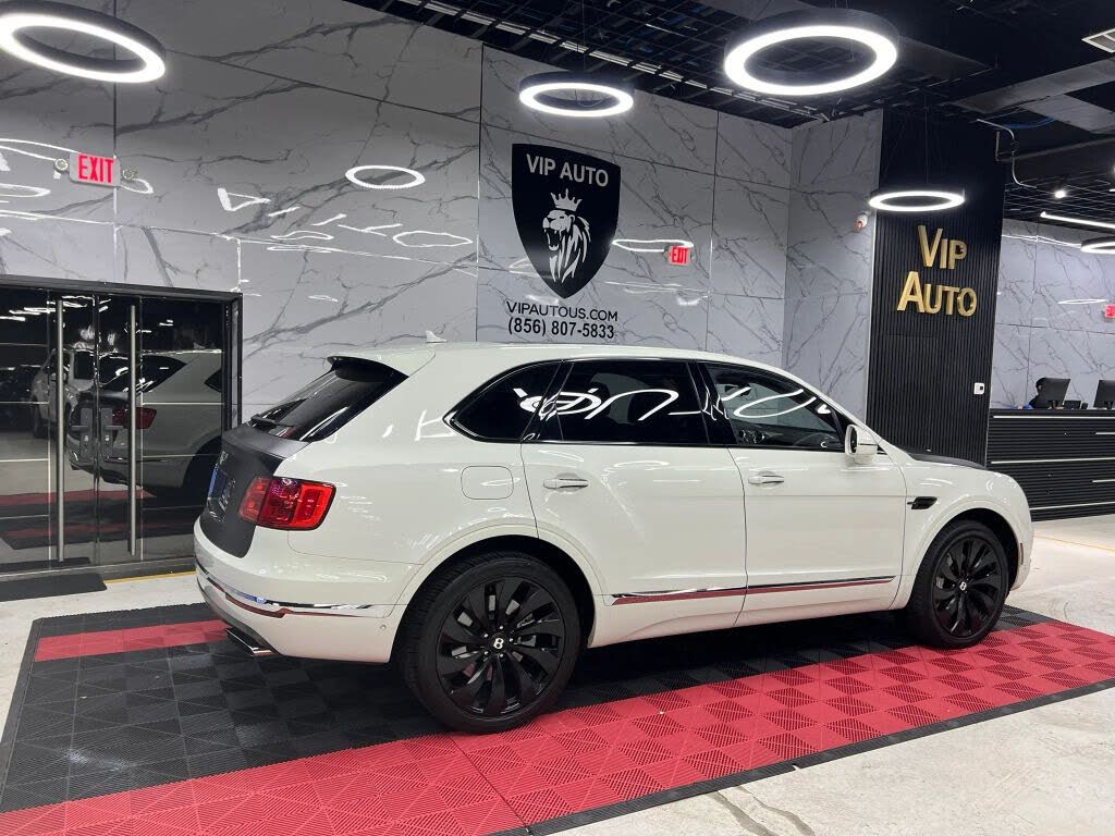 2018 Bentley Bentayga W12 Signature Edition AWD photo 8 of 24