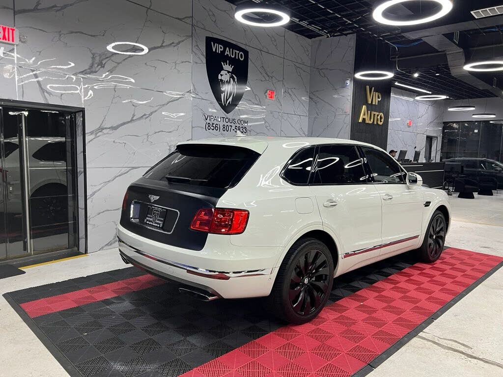 2018 Bentley Bentayga W12 Signature Edition AWD photo 9 of 24