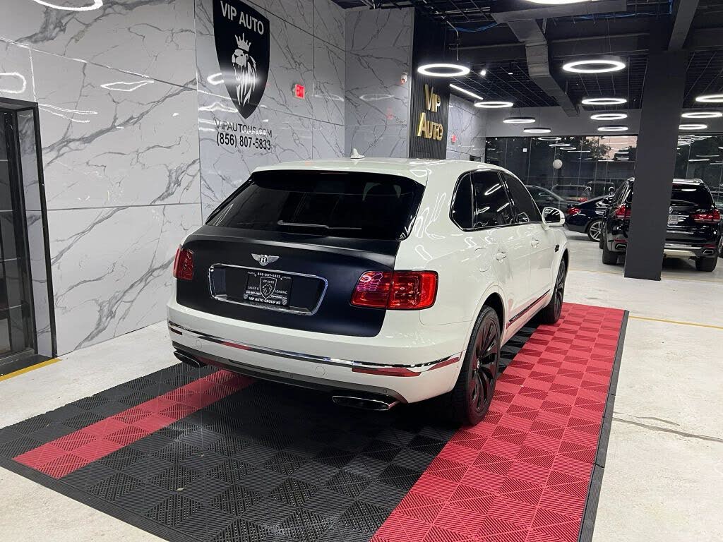 2018 Bentley Bentayga W12 Signature Edition AWD photo 10 of 24