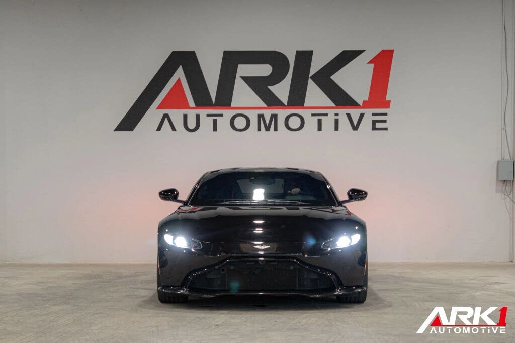 2020 Aston Martin Vantage RWD photo 2