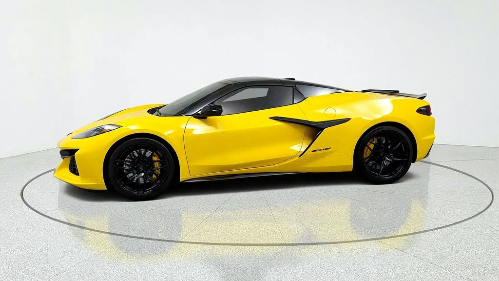 2025 Chevrolet Corvette Z06 2LZ Convertible RWD photo 2