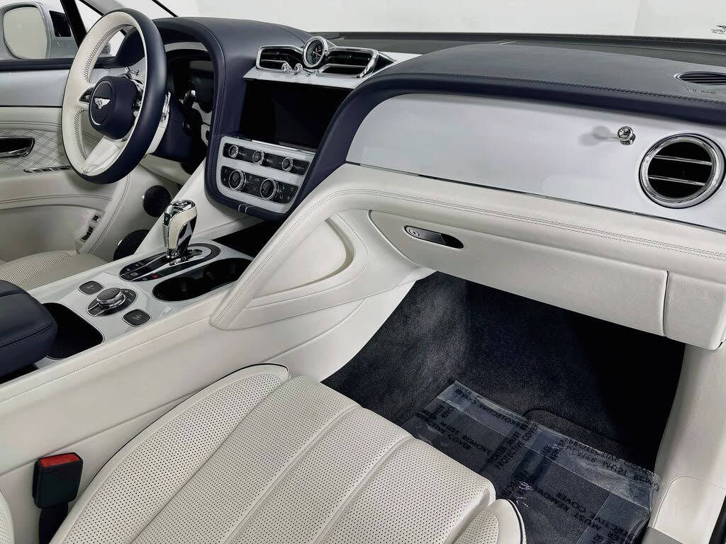 2023 Bentley Bentayga Azure V8 AWD photo 2