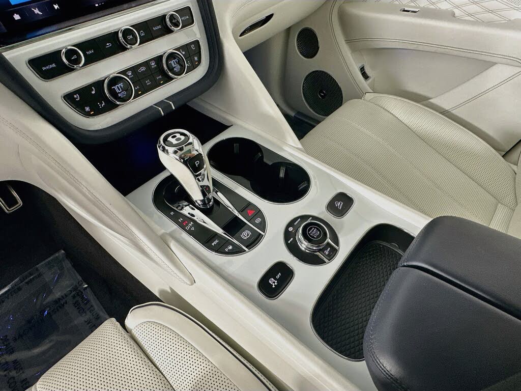 2023 Bentley Bentayga Azure V8 AWD photo 16