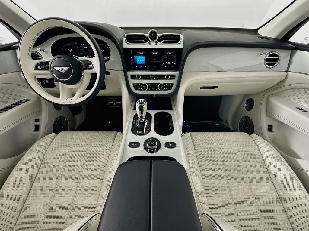 2023 Bentley Bentayga Azure V8 AWD photo 4