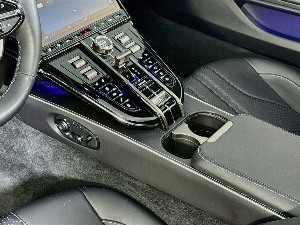 2026 Aston Martin Vantage Roadster RWD photo 14