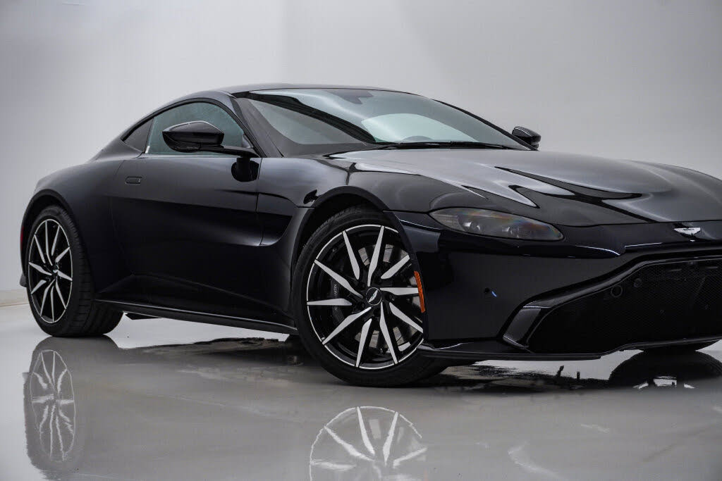 2019 Aston Martin Vantage RWD photo 2