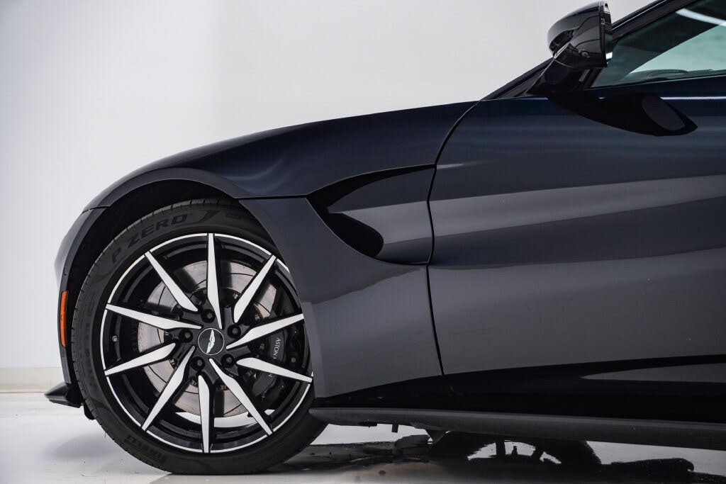 2019 Aston Martin Vantage RWD photo 14