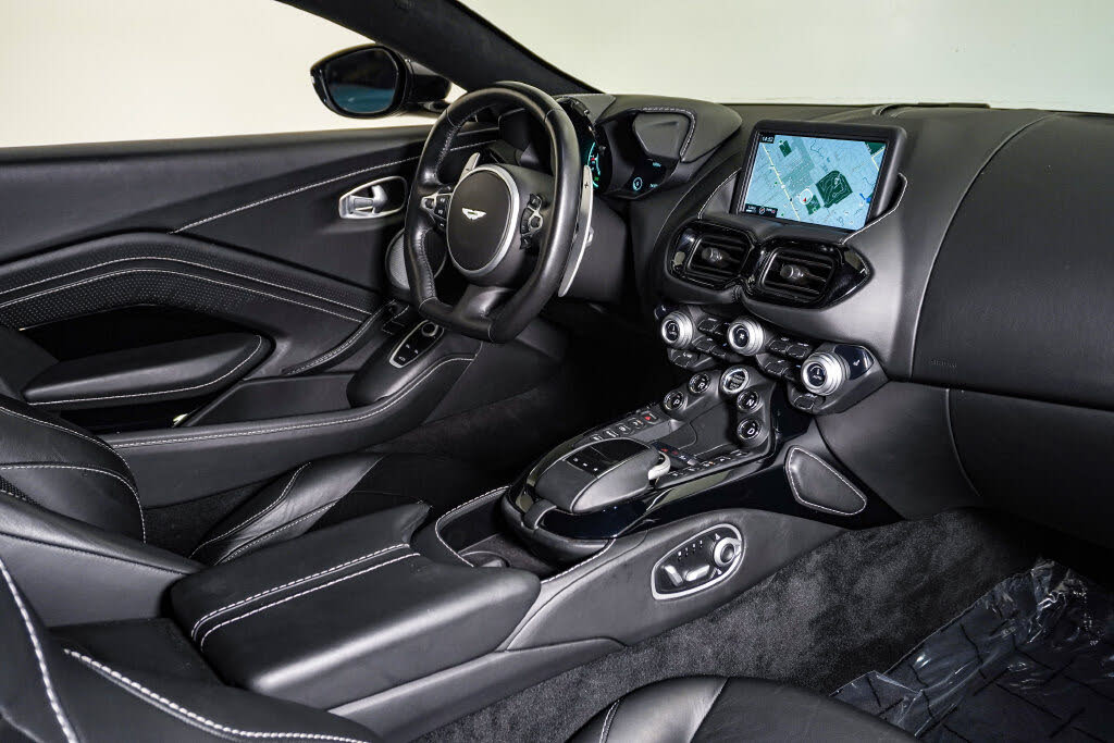 2019 Aston Martin Vantage RWD photo 16
