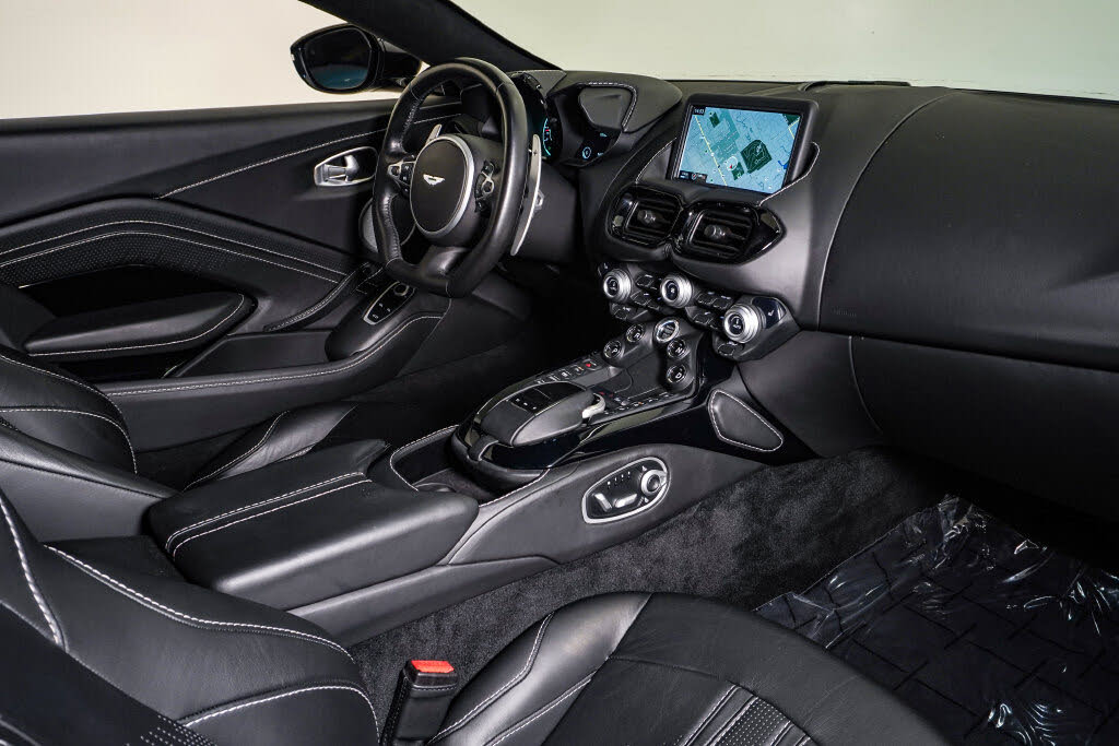 2019 Aston Martin Vantage RWD photo 17