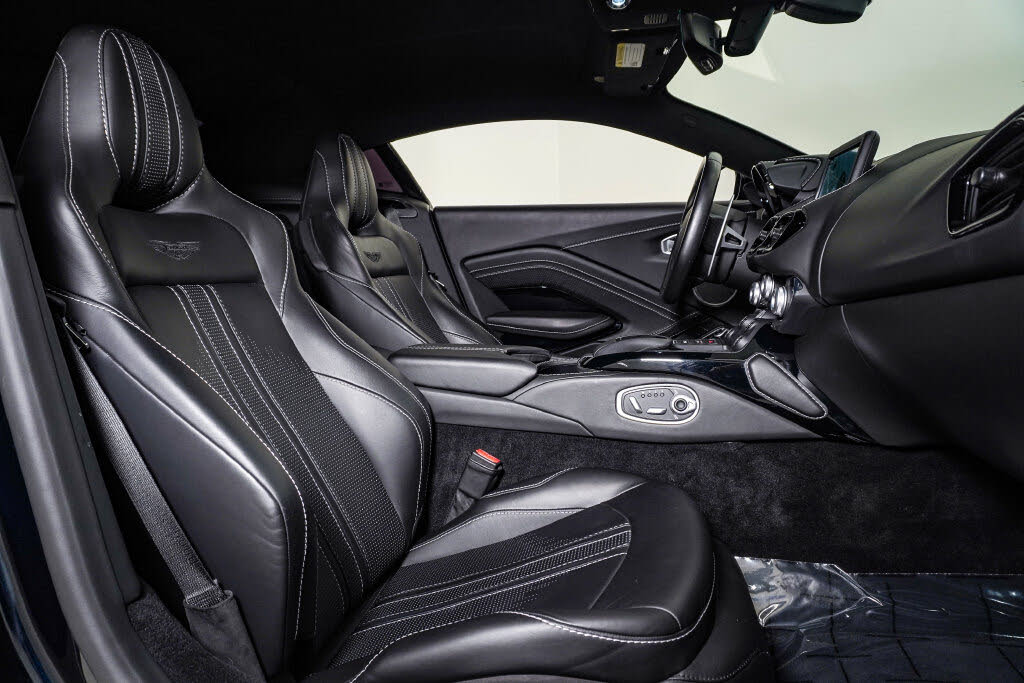 2019 Aston Martin Vantage RWD photo 18