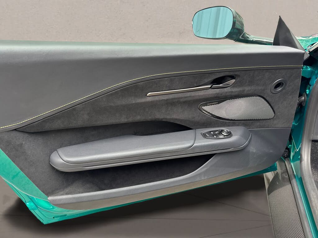 2025 Aston Martin Vantage Coupe RWD photo 10