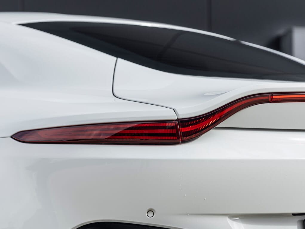2019 Aston Martin Vantage RWD photo 11