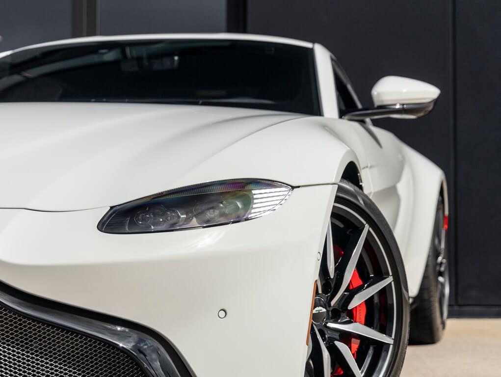 2019 Aston Martin Vantage RWD photo 14