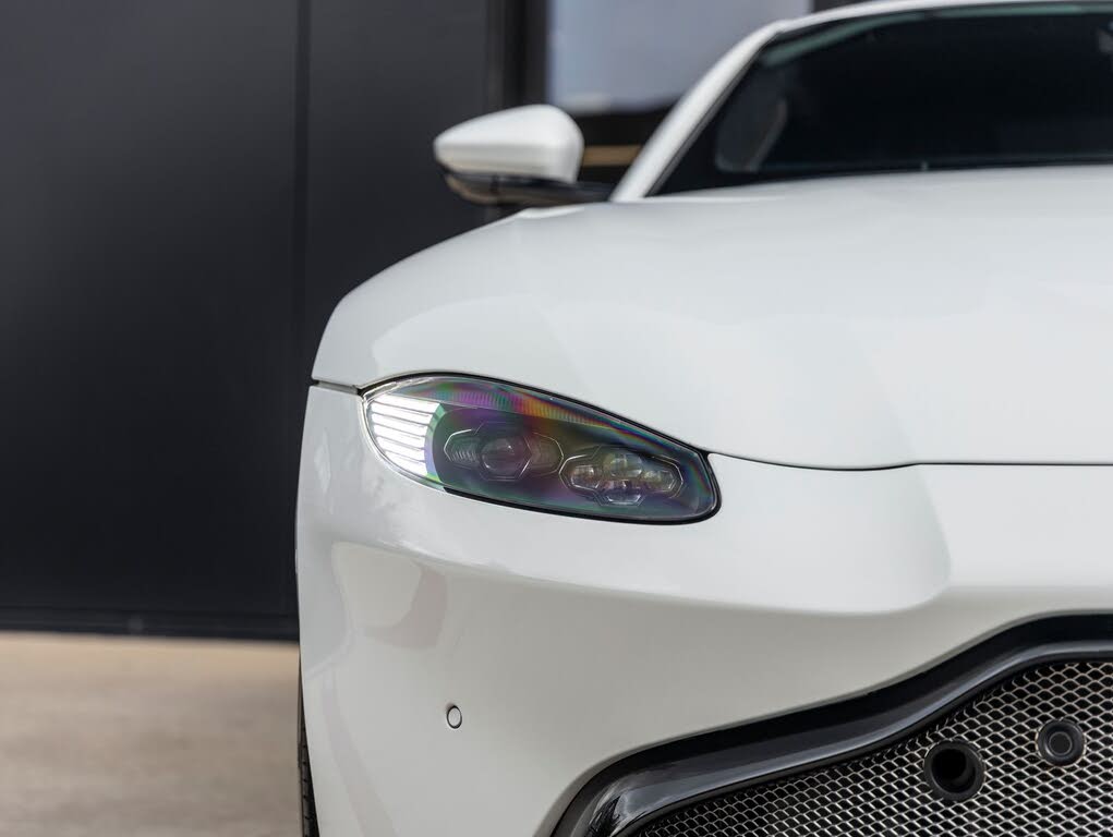 2019 Aston Martin Vantage RWD photo 16