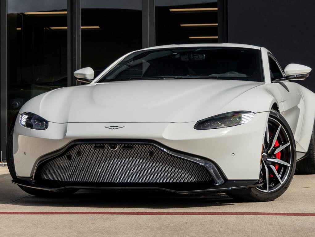 2019 Aston Martin Vantage RWD photo 3