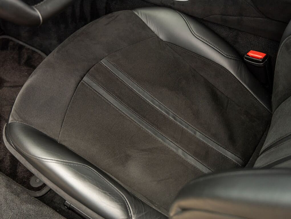 2019 Aston Martin Vantage RWD photo 21