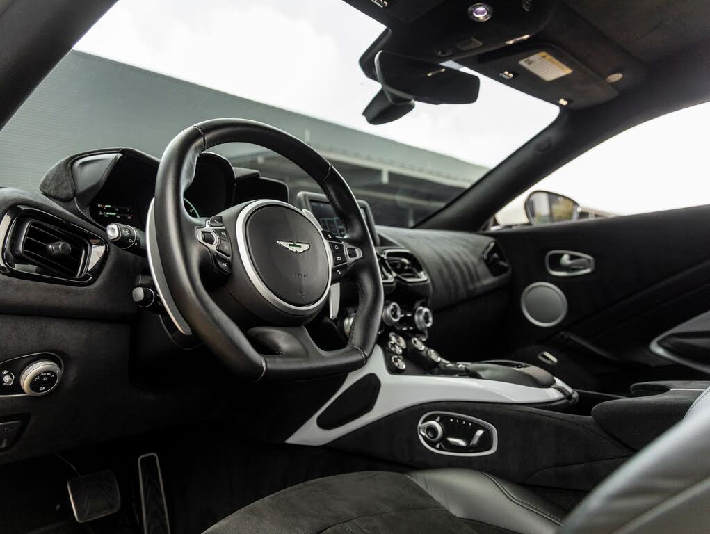 2019 Aston Martin Vantage RWD photo 24