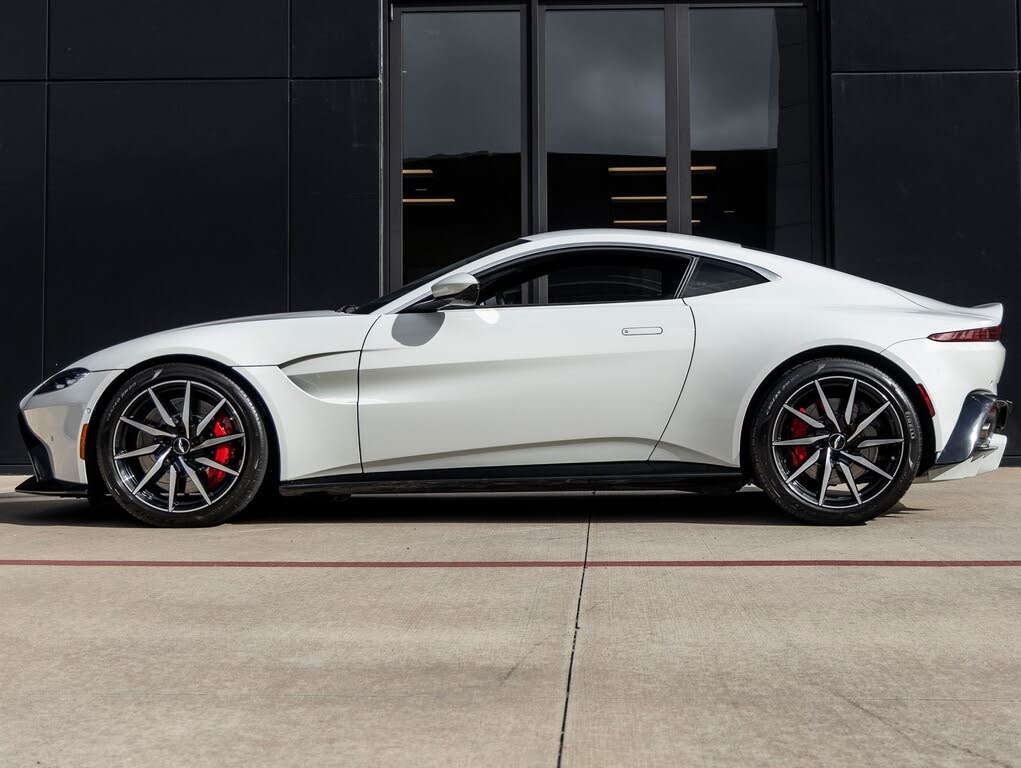 2019 Aston Martin Vantage RWD photo 9