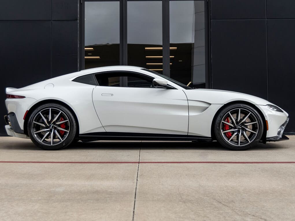 2019 Aston Martin Vantage RWD photo 10